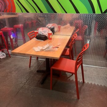 Dave's Hot Chicken - Chicken Shop Near Me - Turlock, California
