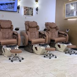 Lux Nails & Spa - Interior