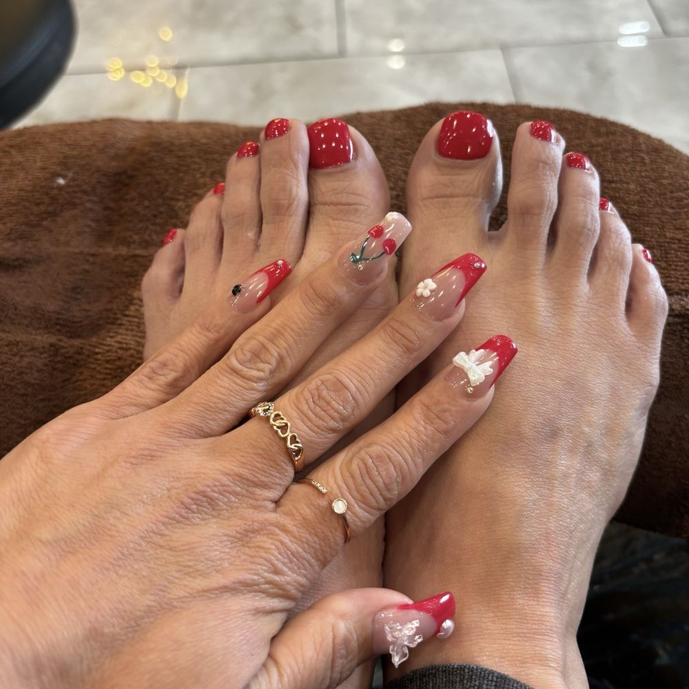 Verona Nails Bar - Matching toes and nails - Nail Salons Near Me - San Antonio, Texas