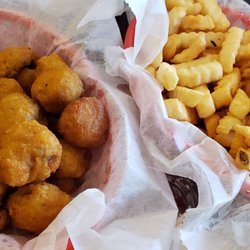 Pete's Steak Shop - Fried mushrooms and crinkle fries