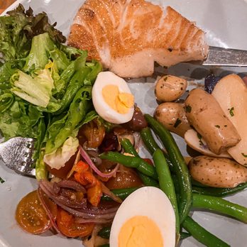 7 Acre BarnGrill - Salad Nicoise - New American Near Me - Alpharetta, Georgia