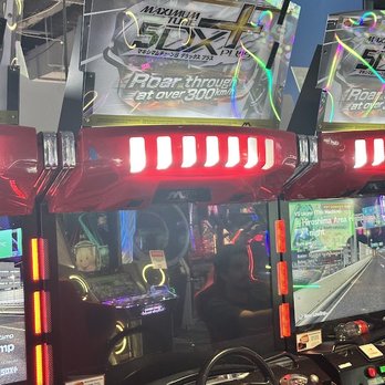 Round1 Bowling & Arcade - Danbury - Arcades Near Me - Danbury, Connecticut