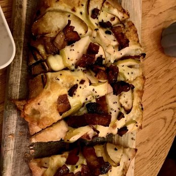 Drömhus Door County - The "Heidi" flatbread - Comfort Food Near Me - Sturgeon Bay, Wisconsin Drömhus Door County - The "Heidi" flatbread - Comfort Food Near Me - Sturgeon Bay, Wisconsin