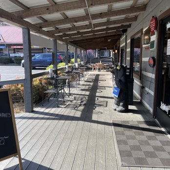 Apple Valley Cafe - Front porch - Cafes Near Me - Townsend, Tennessee