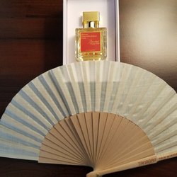 Tanagra - I received a perfume scented fan along with my perfume purchase. These kinds of extra touches made the experience!