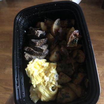 Buena Vida Tapas Bar - Steak and eggs that I got, 5 pieces of meat vs 12 in the first and no green sauce. - Spanish Near Me - Atlanta, Georgia