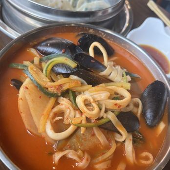 Halmae Noodle - Spicy Noodles Soup with Seafood - Korean Near Me - Palisades Park, New Jersey