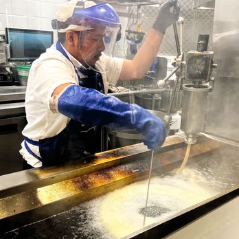 El Moro Churrería - Fresh Churros being made. - Desserts Near Me - Costa Mesa, California El Moro Churrería - Fresh Churros being made. - Desserts Near Me - Costa Mesa, California