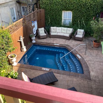 McMillan Inn - The courtyard and pool below. - Bed & Breakfast Near Me - Savannah, Georgia