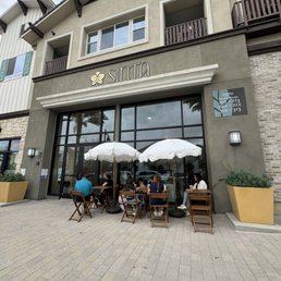 Outdoor sidewalk seating