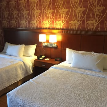 Courtyard by Marriott Phoenix Camelback - 2 queen rooms - Hotels Near Me - Phoenix, Arizona