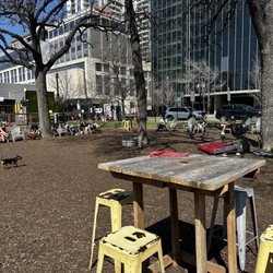 MUTTS Canine Cantina