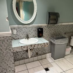 Woody's Diner - Women's restroom