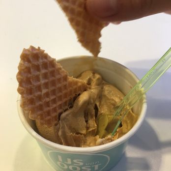IJs van Oost - Caramel ice cream (smallest size) 2 euros - Ice Cream & Frozen Yogurt Near Me - Amsterdam, New Hampshire