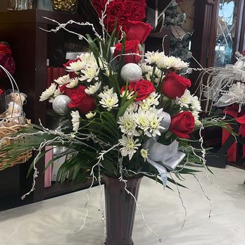 Sunset Florist - Holiday arrangement - Florists Near Me - Ridgefield, New Jersey