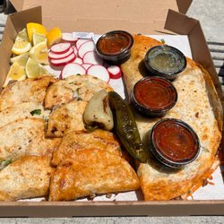 Birrieria La Raza - Raza Box