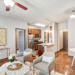 Kingston Crossing Apartment Homes - Living room