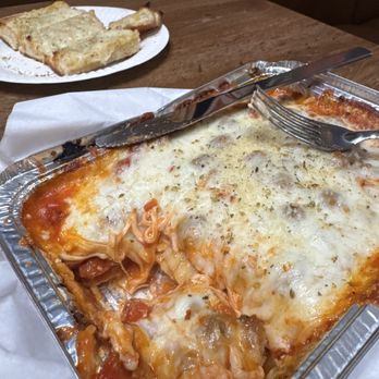 Pizza Lover - Lasagna and Cheese Garlic Bread - Pizza Near Me - South San Francisco, California Pizza Lover - Lasagna and Cheese Garlic Bread - Pizza Near Me - South San Francisco, California
