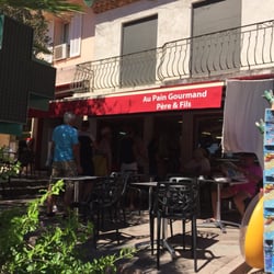 Au Pain Gourmand - Line out the door Saturday morning.