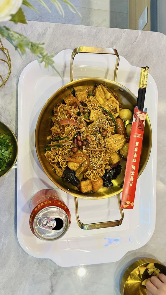 Mr D's Instant Hot Pot