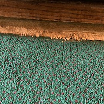Great Lakes Inn - See the disintegrating TV cabinet. Owner said this was a new one - Bed & Breakfast Near Me - Mackinaw City, Michigan