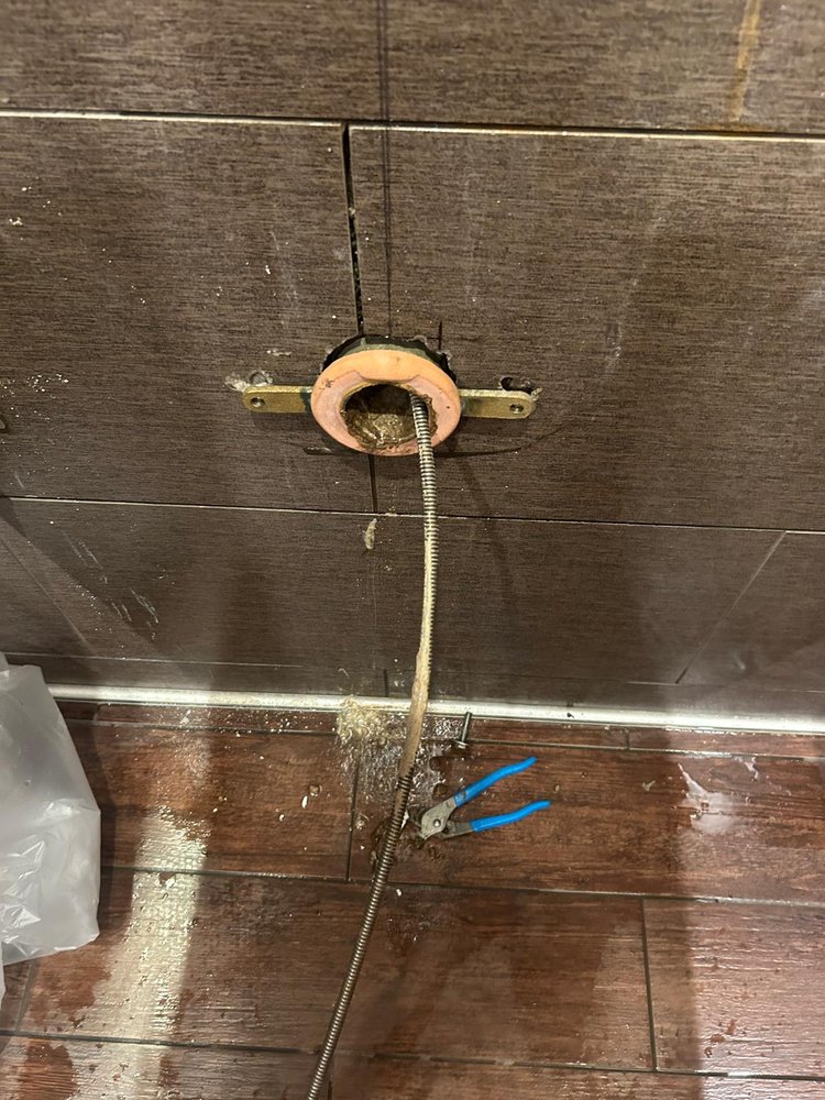 Slide of D&D Plumbing & Water Cleaning Services