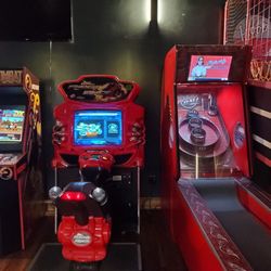 A Slice of the 80's - Game room