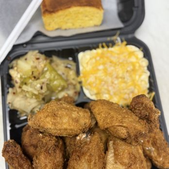 Str8 Out Da Box - 12 Piececs Chicken Wing combo sub sides and bread - Caterers Near Me - Stockton, California Str8 Out Da Box - 12 Piececs Chicken Wing combo sub sides and bread - Caterers Near Me - Stockton, California