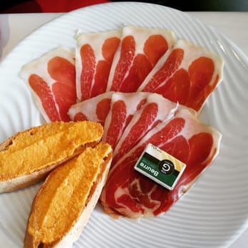 Le Lamparo - pan con tomate serrano - Seafood Near Me - Le Barcarès, 66 Le Lamparo - pan con tomate serrano - Seafood Near Me - Le Barcarès, 66