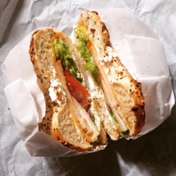 Ginger's New York Coffee - Bagel au poulet