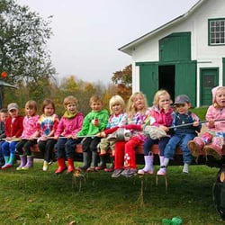 Indian River Nursery School - Field Trip to the apple orchard