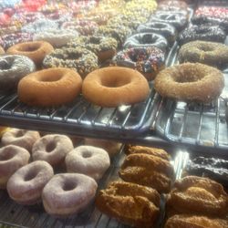 Magic Donuts & Coffee - Donuts are very good
