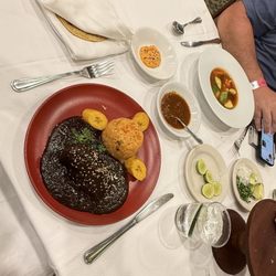 Mercaderes - Mole Poblano y Caldo Talpeño