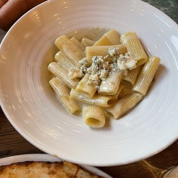 Botte Bar - Rigatoni ai 4 Formaggi Con Olio Al Tartufo - Cocktail Bars Near Me - Astoria, New York Botte Bar - Rigatoni ai 4 Formaggi Con Olio Al Tartufo - Cocktail Bars Near Me - Astoria, New York