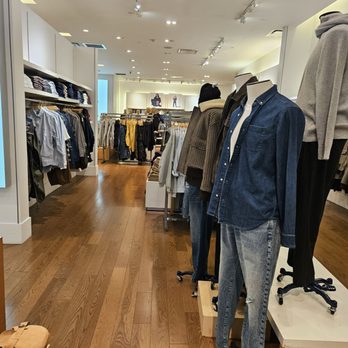 Gap - Men's area - Men's Clothing Near Me - Sherman Oaks, California Gap - Men's area - Men's Clothing Near Me - Sherman Oaks, California