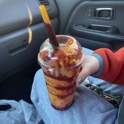 Paleteria Y Neveria La Reyna Michoacana - mangonada