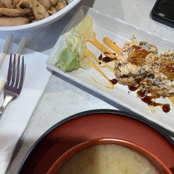 Bloom - Sweet and sour crispy chicken, miso soup, and Vegas roll - Sushi Bars Near Me - Globe, Arizona