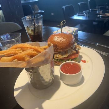 Entourage - Turkey burger - American Near Me - Naperville, Illinois Entourage - Turkey burger - American Near Me - Naperville, Illinois