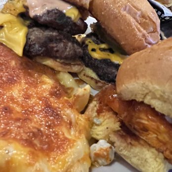 Fat Harry's - Cheeseburger & Buffalo chicken sliders - Bars Near Me - New Orleans, Louisiana