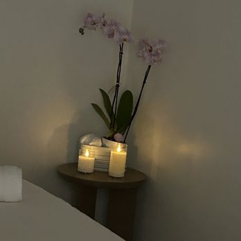 Blue Sea Spa - Massage room with orchid flower - Massage Near Me - Redwood City, California
