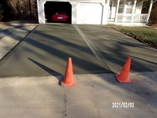 🏡 Driveway Installation & Replacement - A professionally installed driveway not only adds curb appeal but also increases your home's value and functionality. At Cochran’s Concrete, we specialize in designing and constructing durable driveways tailored to your property’s size, shape, and style preferences. Whether you’re replacing an old driveway or creating a new one, our skilled team uses high-quality materials and proven techniques to ensure a smooth, long-lasting surface that withstands years of daily use and harsh weather conditions. We work closely with homeowners to match the finish and look to complement your landscaping and architecture.