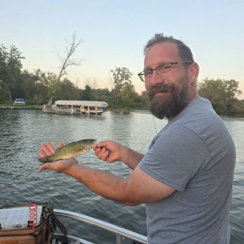 Lac La Belle - Small mouth bass caught on the lake - Boating Near Me Lac La Belle - Small mouth bass caught on the lake - Boating Near Me