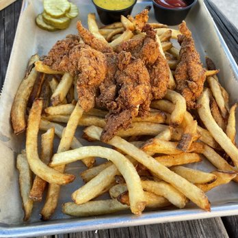 Dunedin Brewery - Beer battered fried chicken - Breweries Near Me - Dunedin, Florida