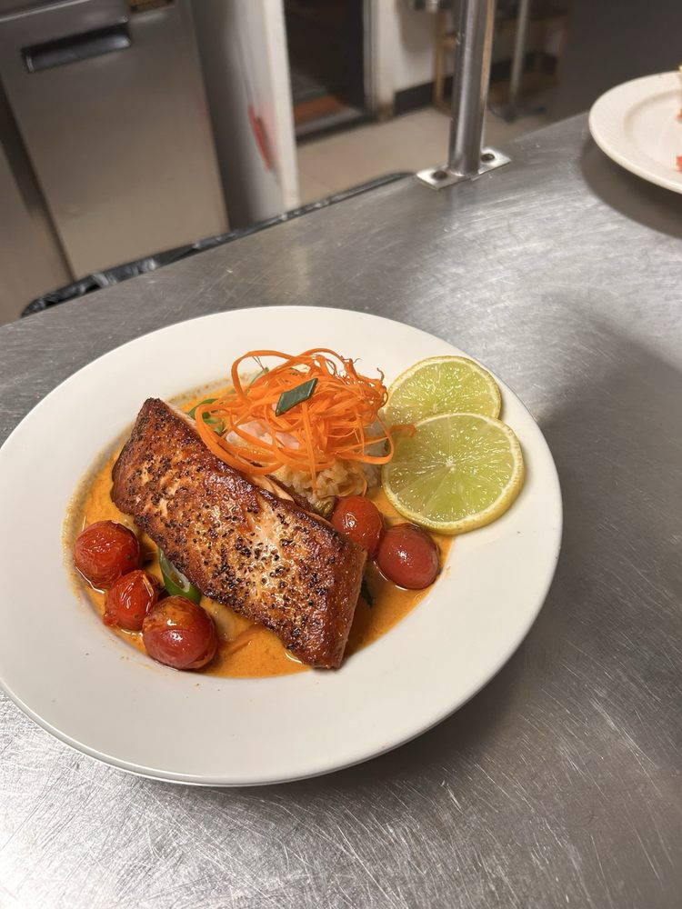 Mountain Dog Restaurant & Pub Logo