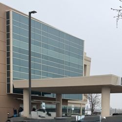 Oklahoma Heart Hospital South - Entrance and valet parking