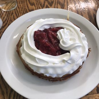 Arnie's Cafe - Belgian waffle with strawberries and whip cream - Breakfast & Brunch Near Me - Warrenton, Oregon