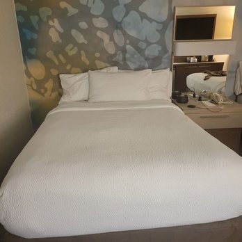 Courtyard by Marriott Miami Downtown/Brickell Area - Inside - Hotels Near Me - Miami, Florida
