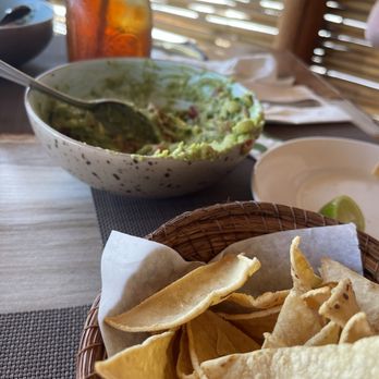 Solomon's Landing - Guacamole & salsa appetizer. - Seafood Near Me - Cabo San Lucas, BCS Solomon's Landing - Guacamole & salsa appetizer. - Seafood Near Me - Cabo San Lucas, BCS
