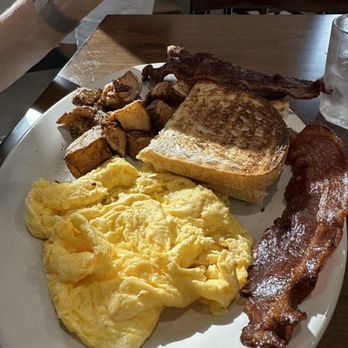 Sunset Grill - Bacon and eggs with wheat toast - American Near Me - Fredericksburg, Texas
