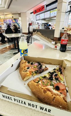 Blondie’s Pizza by null